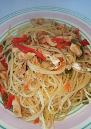 Una foto de Chop suey con spaghetti