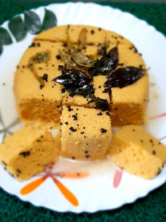 खमण ढोकला (khaman dhokla recipe in Hindi) रेसिपी मुख्य फोटो