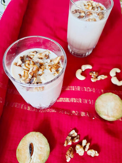 A picture of Chickoo and nuts milkshake.