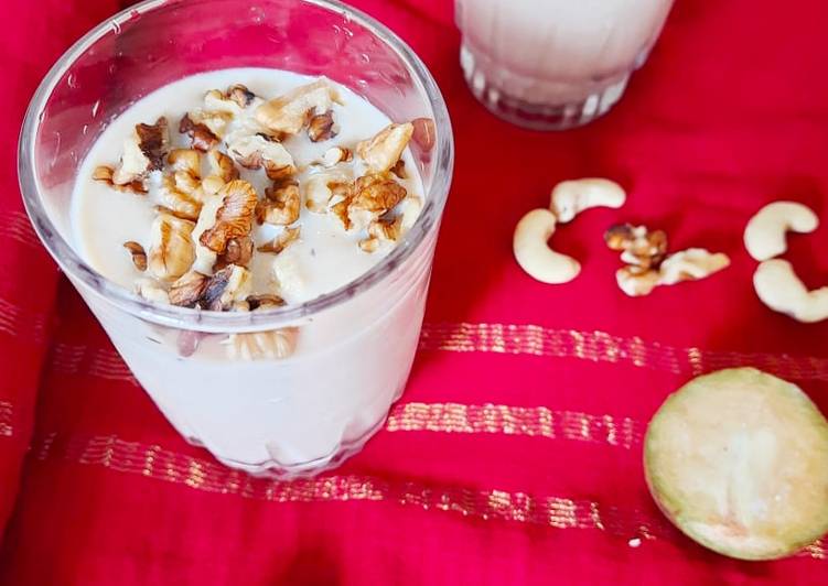 Recipe of Any-night-of-the-week Chickoo and nuts milkshake