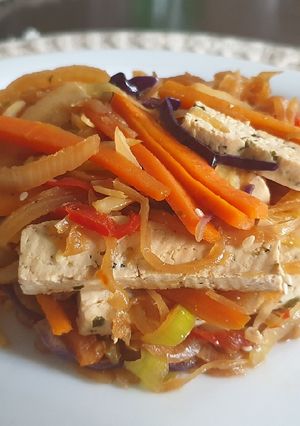 Foto principal de Tofu con verduras salteadas