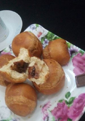 A picture of Chocolate stuffed buns.