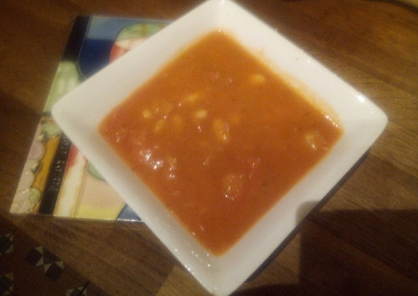 Chili, red pepper and white bean soup
