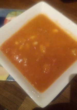 A picture of Chili, red pepper and white bean soup.