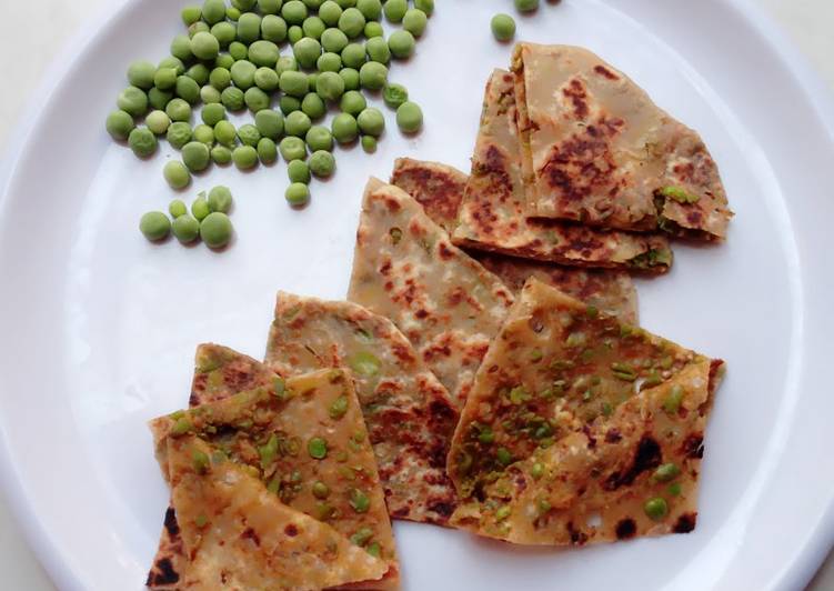 Stuffed peas paratha