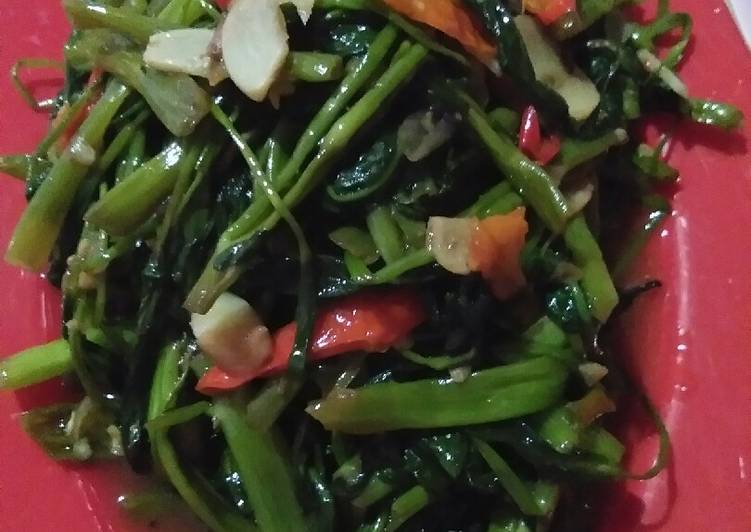 Bagaimana Membuat Tumis Kangkung Seger yang Lezat