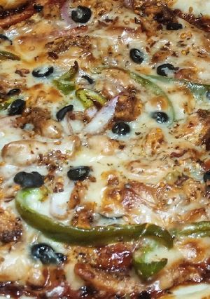 A picture of Chicken fajita pizza.