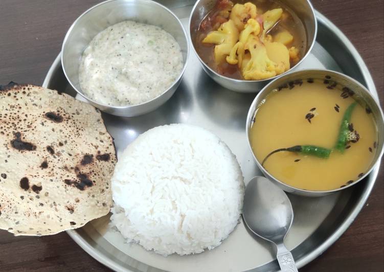 Veg thali with aloo gobhi sabji, turai raita, dal tadka and rice