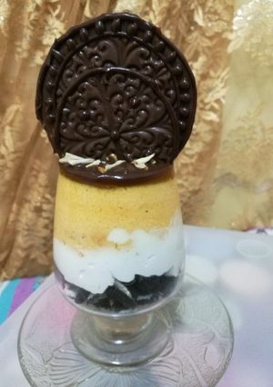 A picture of Oreo mango dessert.