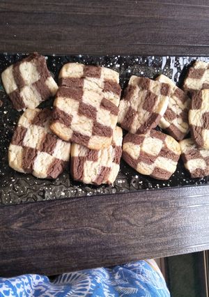 चेस बोर्ड कुकीज (Chess board cookies recipe in Hindi) रेसिपी मुख्य फोटो