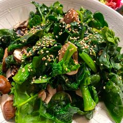 A picture of Winter Spinach and Mushroom Salad.