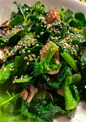 A picture of Winter Spinach and Mushroom Salad.