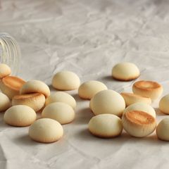 A picture of Mini Egg Biscuit.