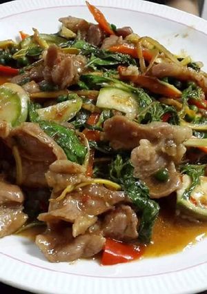 รูปของ ผัดฉ่าหมูรสแซ่บ