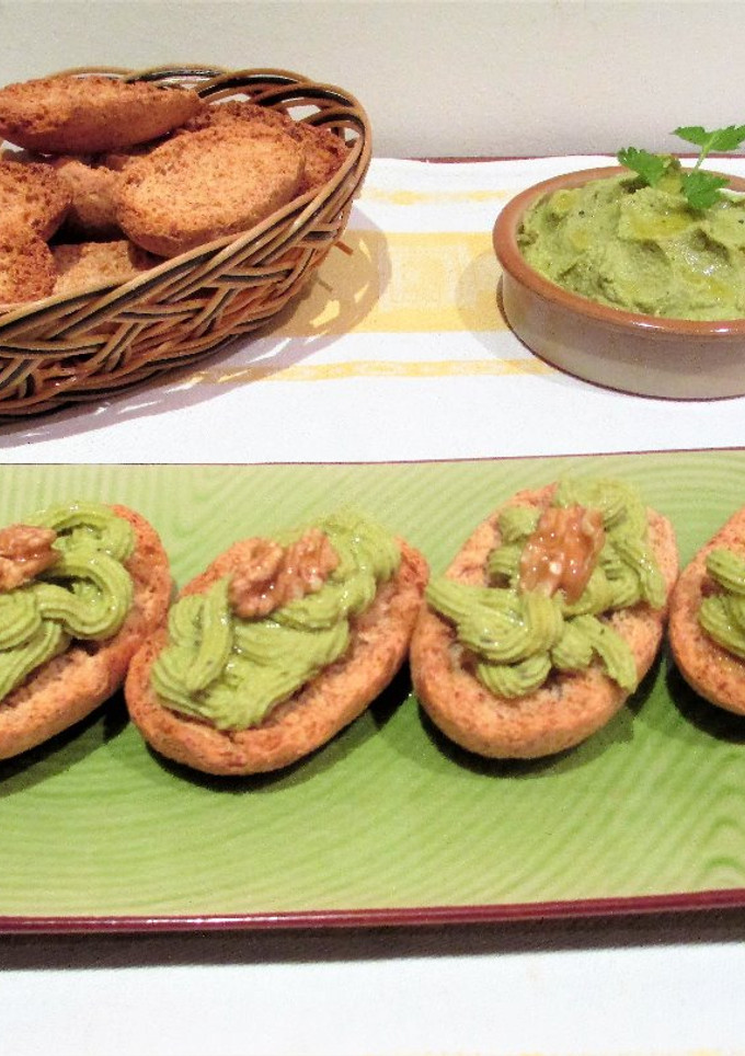 Una foto de Paté veggie de brócoli con almendras