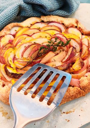 Une photo de Tarte rustique pêches/thym