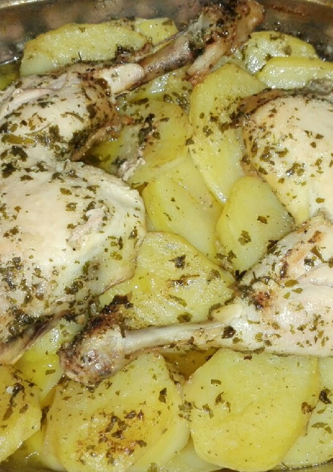 Una foto de Pollo 🍗al horno con patatas 🍟