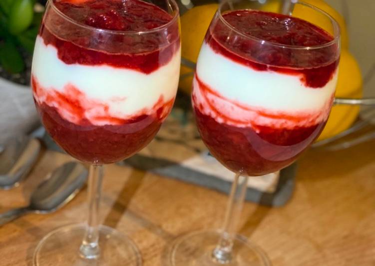 Le secret pour faire des recettes Coupe de coulis de fraise 🍓 et fromage frais 😍 Délicieux garanti