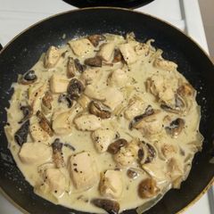 A picture of Creamy Chicken with Mushroom Sauce.