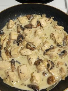 A picture of Creamy Chicken with Mushroom Sauce.