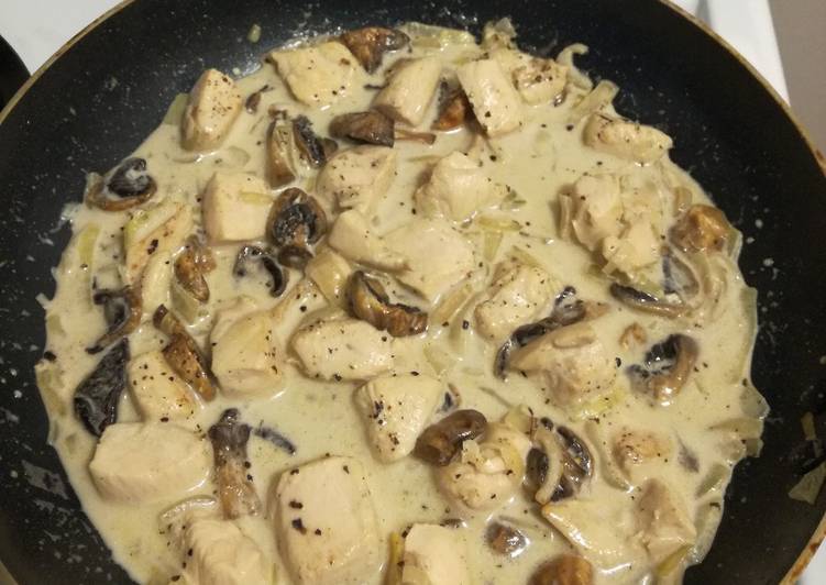 How to Prepare Homemade Creamy Chicken with Mushroom Sauce