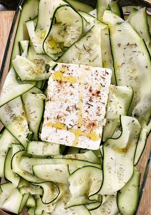 Une photo de Courgettes et feta rôties au four ✨
