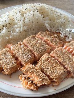 Una foto de Salmón a la mostaza con sésamo en airfryer