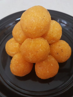 A picture of Mango ladoo.