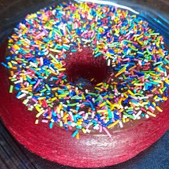 A picture of Red velvet doughnut cake.