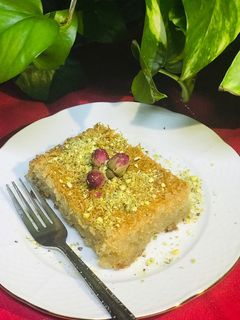 صورة لوصفة بسبوسة الحليب المحموس والشعيرية