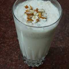 A picture of Makhana milk shake.