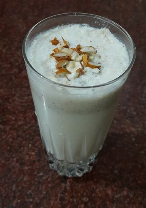 A picture of Makhana milk shake.