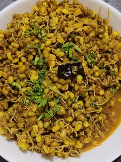 मुगाची भाजी (moongachi bhaji recipe in marathi) रेसिपी चे मुख्य फोटो 