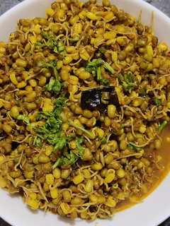 मुगाची भाजी (moongachi bhaji recipe in marathi) रेसिपी चे मुख्य फोटो