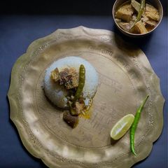A picture of Begun Jhaal Posto / Eggplant with Poppy seed paste for lunch in Thakurbari style.