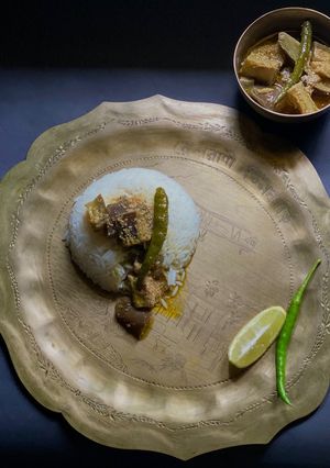 A picture of Begun Jhaal Posto / Eggplant with Poppy seed paste for lunch in Thakurbari style.