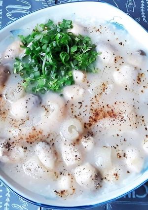 Hình của món CHÁO giò heo với nấm rơm.