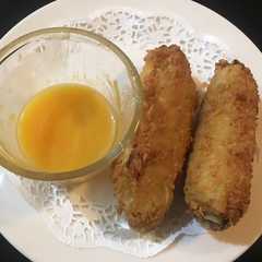 รูปของ Pisang crispy keju dengan selai srikaya
