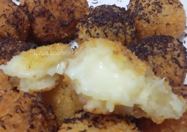 Bola-Bola Tape Isi Mozarella