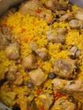 Arroz amarillo con costillas dentro
