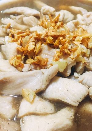 รูปของ อกไก่กระเทียมพริกไทย น้ำท่วมเป็นน้ำซุปแล้ว~