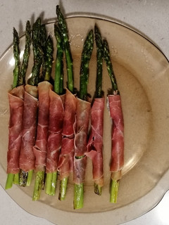 Una foto de Espárragos con jamón