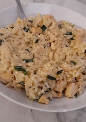 Una foto de Arroz con pollo al verdeo