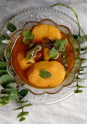 A picture of Aalo salan.