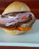 PAN CON CHICHARRÓN  DE CERDO