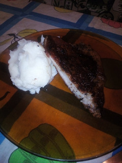 Una foto de Manta de cerdo con puré!