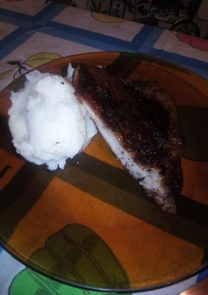 Una foto de Manta de cerdo con puré!