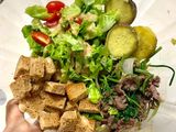 Salad bánh mì - bò xào cần tây ~ 400calo