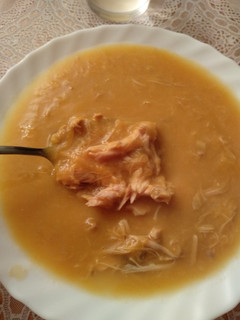 Una foto de Sopa de pollo con verduras