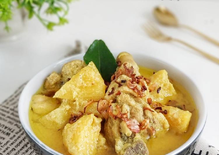 Opor Ayam Nanas khas Palembang